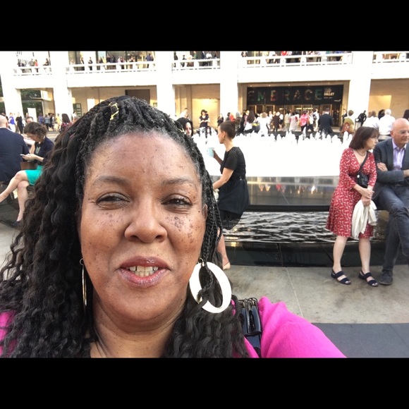 Meet your Posher, Darlene - Picture 1 of 1